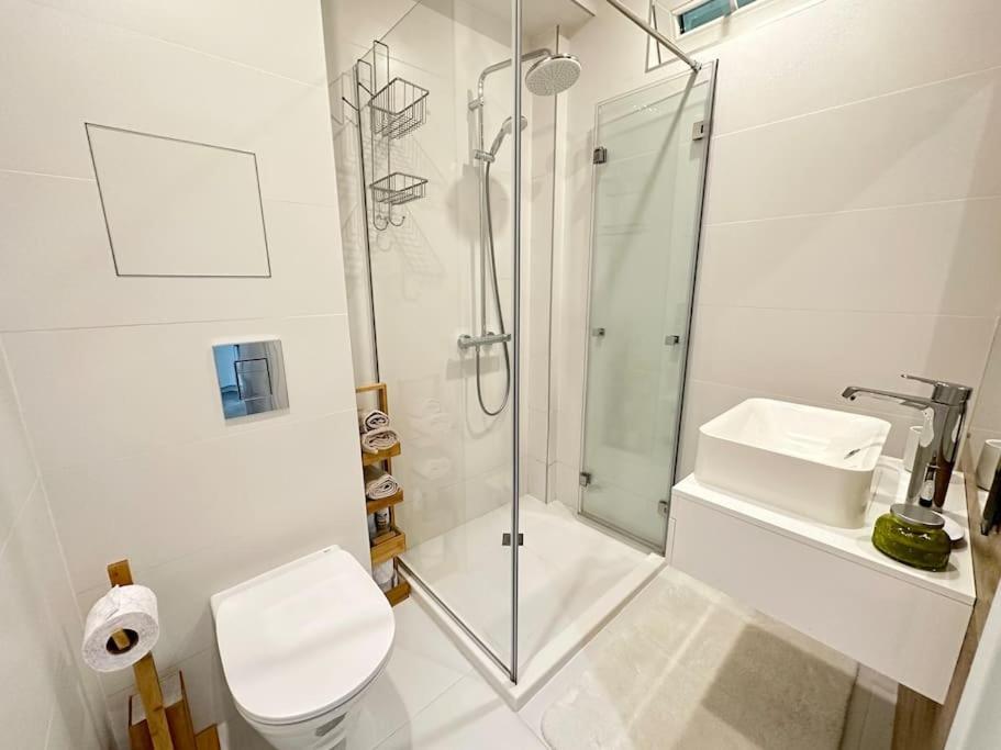 New Luxury Furnished Apartment - Beach, Varna Center & Fast Wi-Fi Екстериор снимка