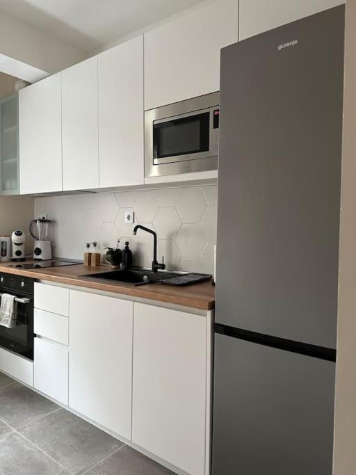New Luxury Furnished Apartment - Beach, Varna Center & Fast Wi-Fi Екстериор снимка