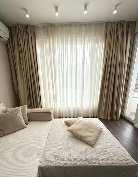 New Luxury Furnished Apartment - Beach, Varna Center & Fast Wi-Fi Екстериор снимка