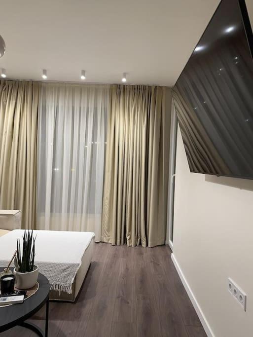 New Luxury Furnished Apartment - Beach, Varna Center & Fast Wi-Fi Екстериор снимка